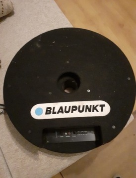 Сабвуфер Blaupunkt в запасці круглої труби