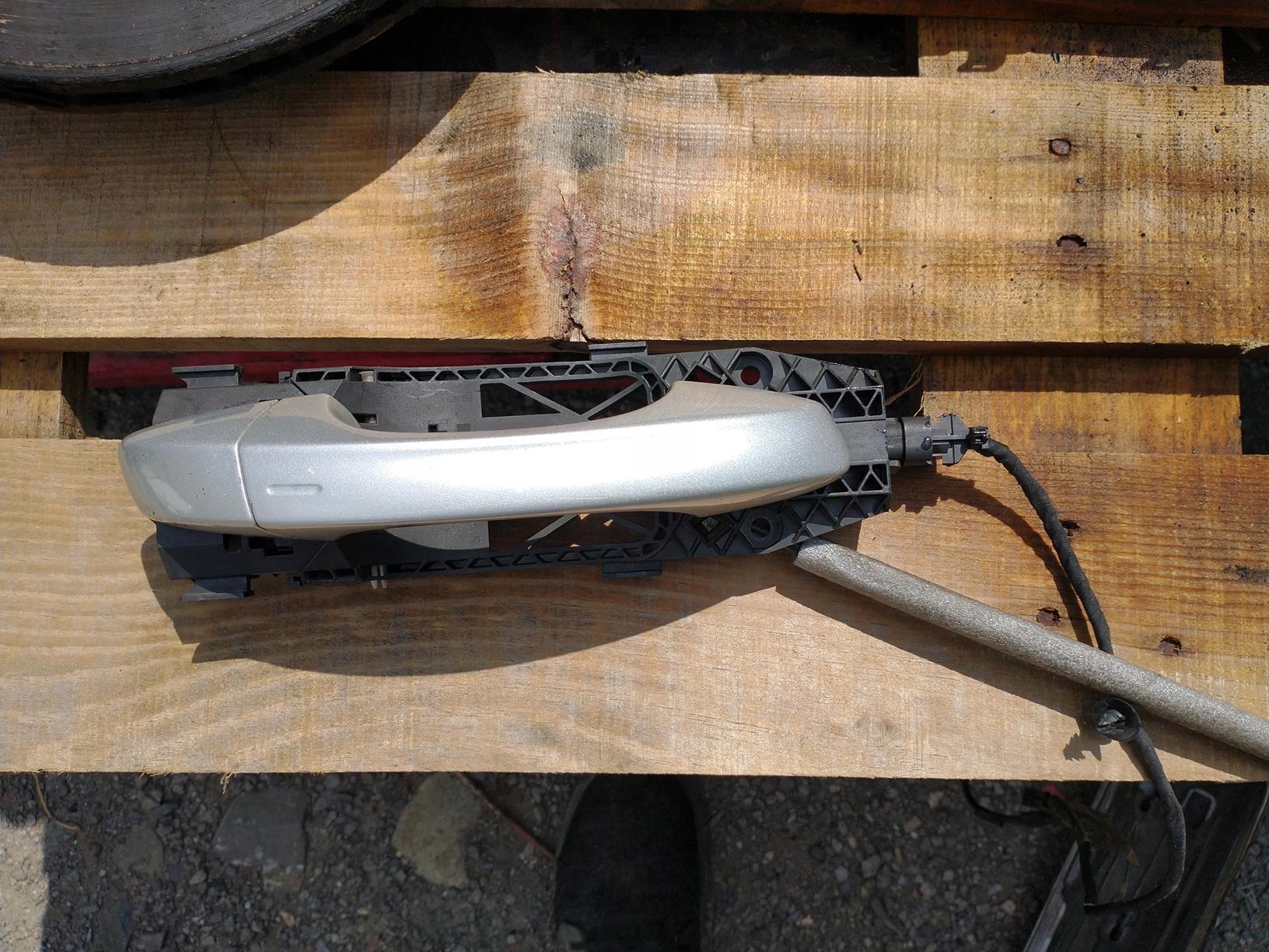 Superb III дверна ручка права передня kessy 4 pin