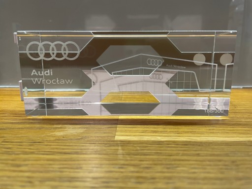 Скляна фігурка Audi