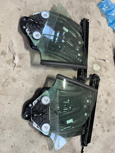 2572945 - Стекло кузова левое правое BMW F23 cabrio 2572945. 7435758