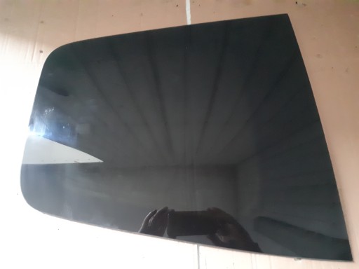 ET76-A29750-A - Кузовное стекло справа courier