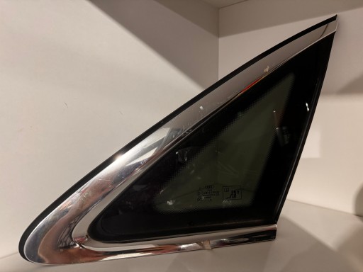 Стекло заднее правое 8w5845298j audi A4 b9 LIFT 2020 треугольник