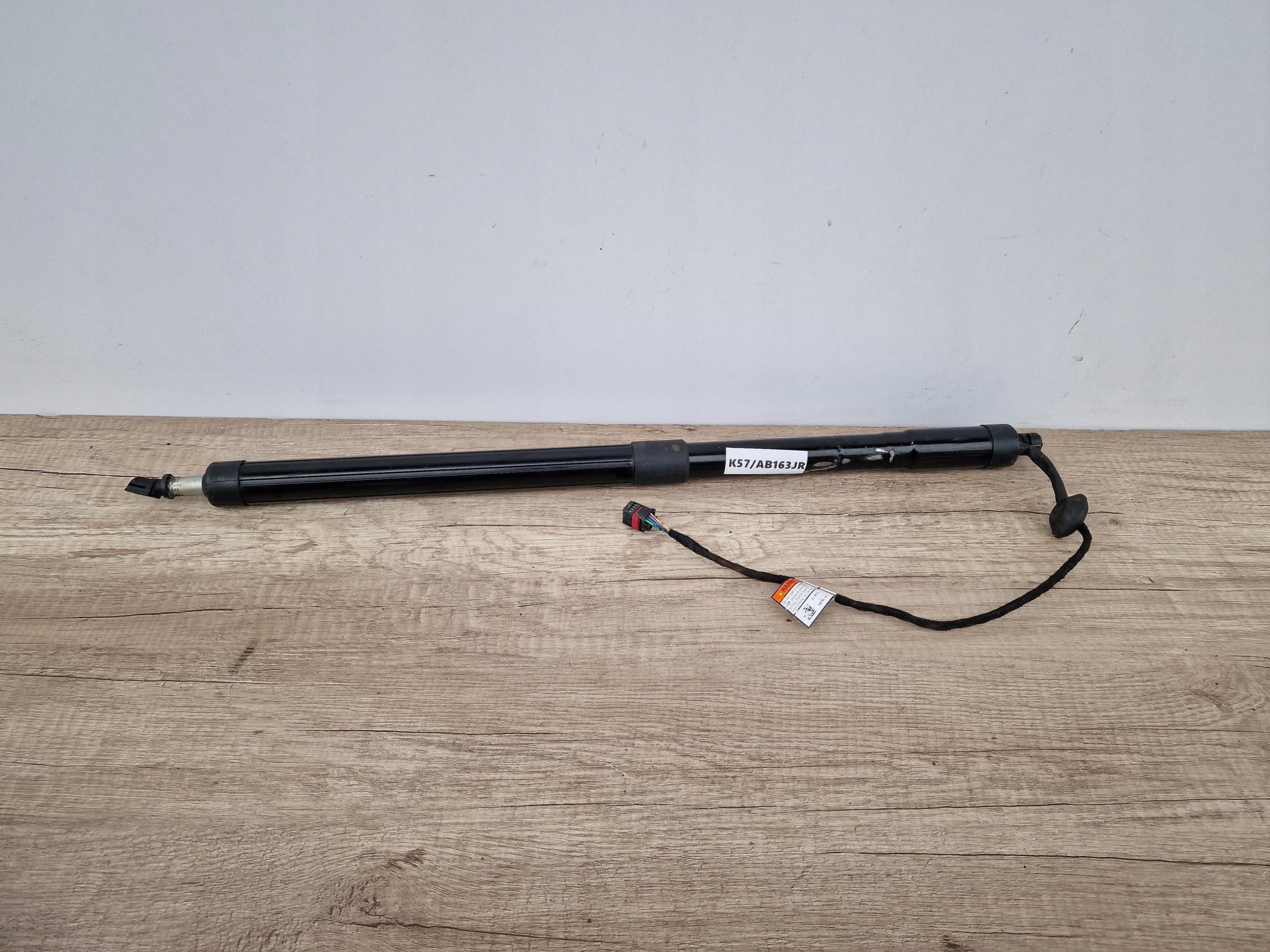 32296298 - Телескоп багажника VOLVO V60 17-21 год задний