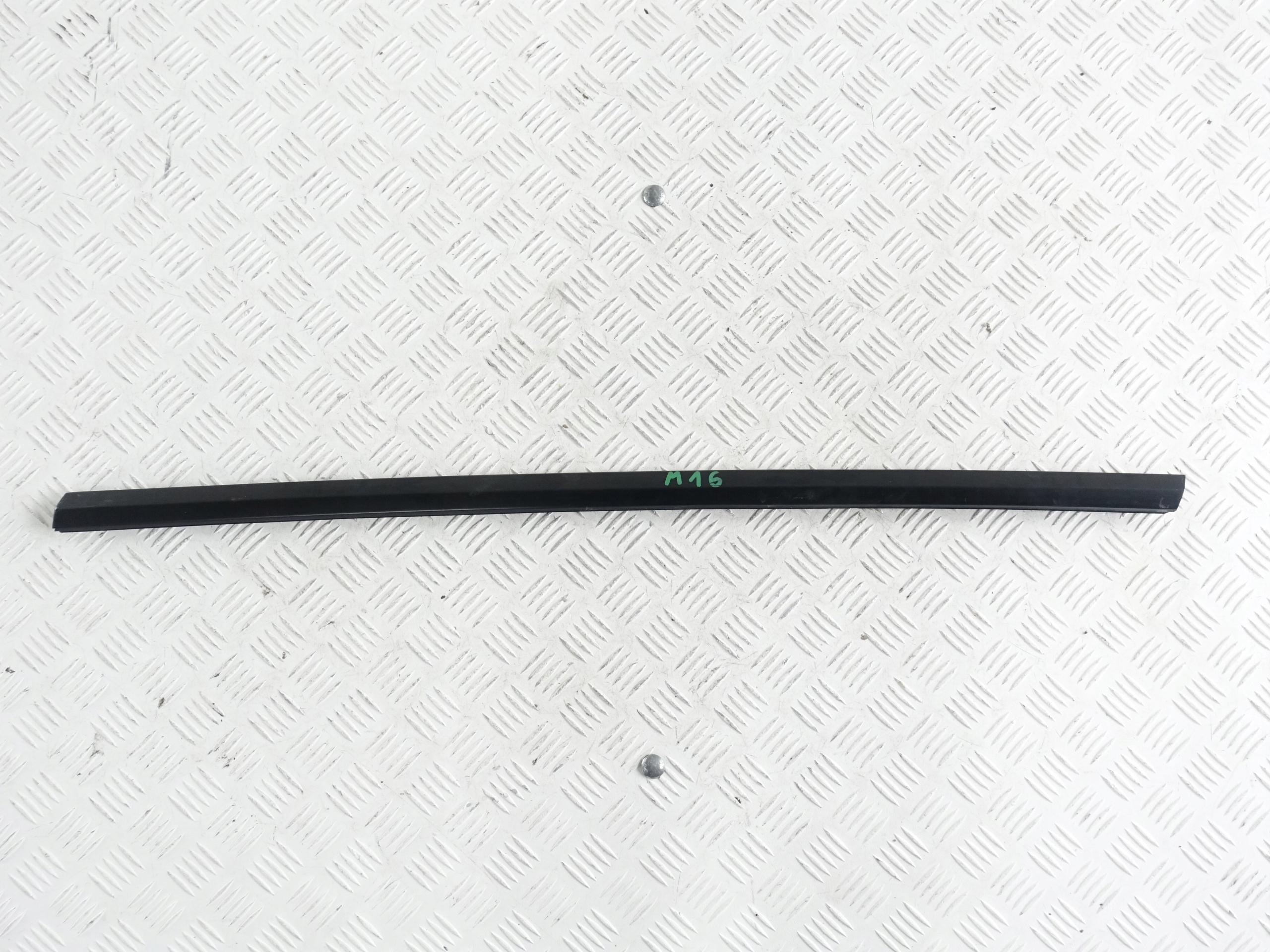 1080682-00-F - TESLA 3 III 17-МОЛДИНГ ДВЕРИ ЛЕВЫЙ ПЕРЕДНИЙ