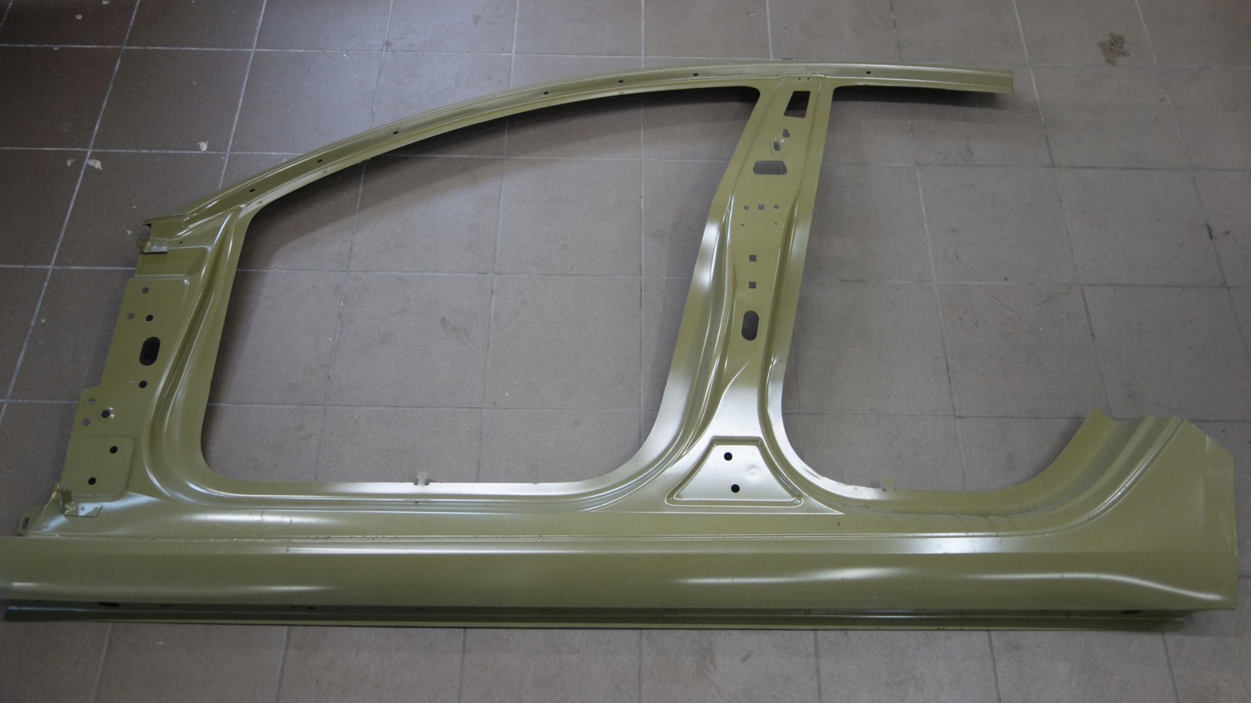 1073679-S0-B - TESLA MODEL 3 III БОКОВАЯ ОБШИВКА ПОРОГОВАЯ ЛЕВАЯ НАКЛАДКА