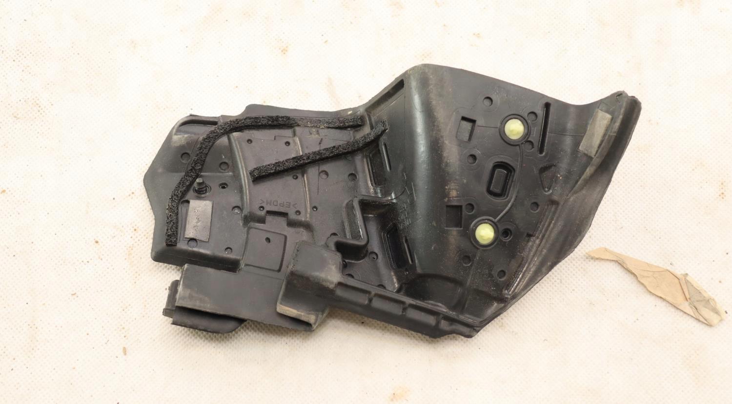 6009592-00-E - ТЕСЛА МОДЕЛЬ S УПЛОТНИТЕЛЬ ДВЕРИ ПРАВЫЙ ЗАДНИЙ