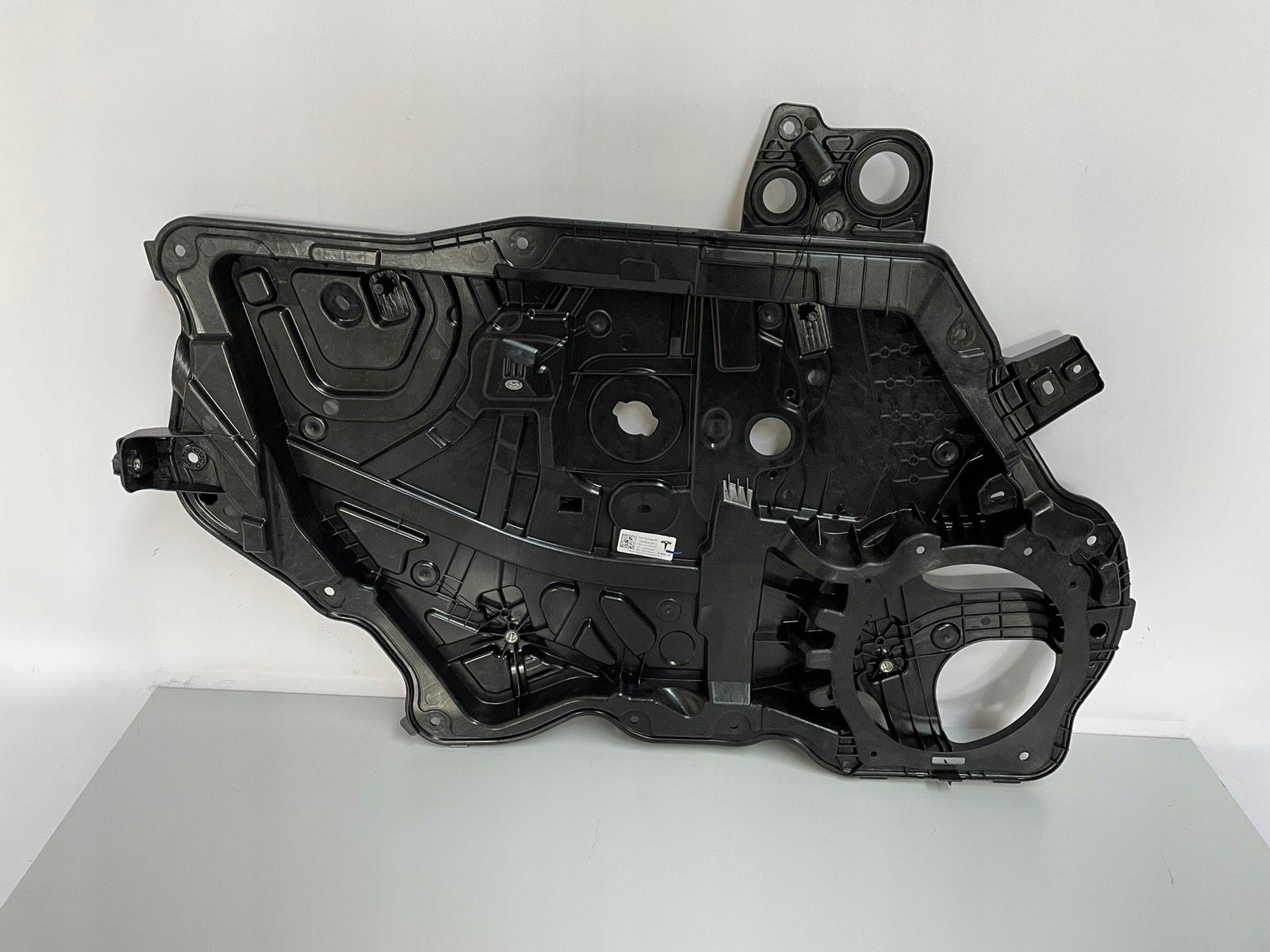 1526804-00-B - ТЕСЛА Y КРИШКА ДВЕРЕЙ СКЛОПІДІЙМАЧА ЛІВА ПЕРЕДНЯ