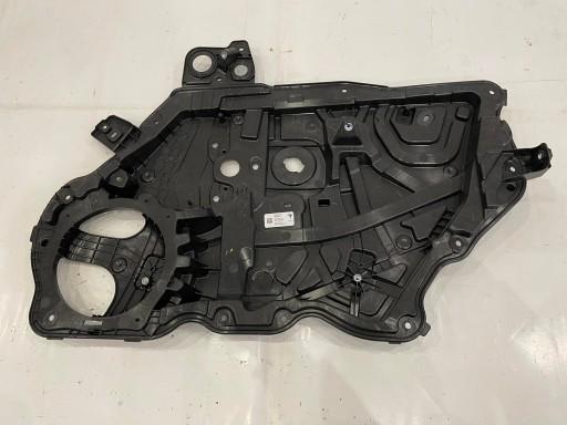 1526805-00-B - ТЕСЛА Y КРЫШКА ДВЕРИ СТЕКЛОПОДЪЕМНИКА ПРАВАЯ ПЕРЕДНЯЯ