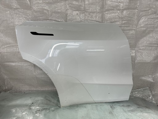 Tesla y правая задняя дверь