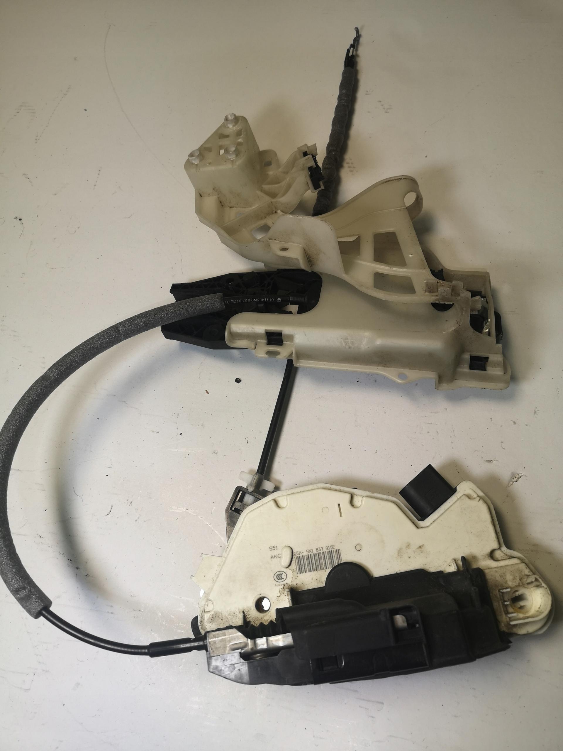 TIGUAN 5N ДВЕРНОЙ ЗАМОК ЛЕВЫЙ ПЕРЕДНИЙ 5N1837015E