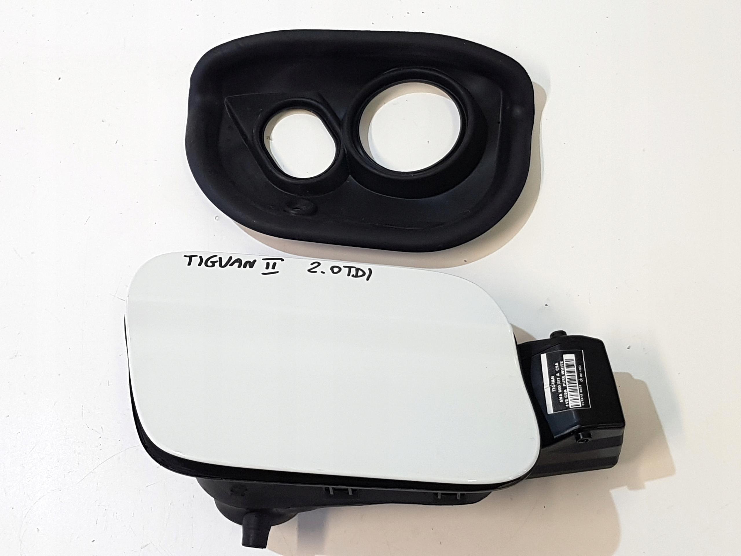 5NA809857A - TIGUAN II 5NA 2.0 TDI топливная заслонка adblue 17R.