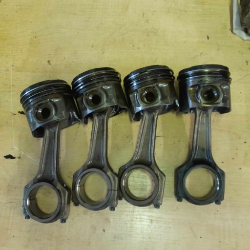 ПОРШЕНЬ З ШАТУНОМ CHRYSLER LANCIA VOYAGER 2.8 CRD РІК 2008-1016