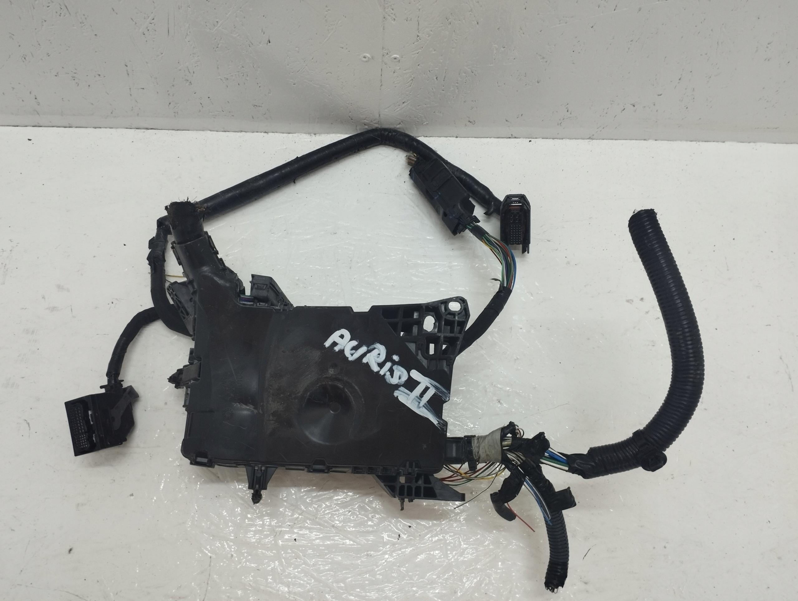 TOYOTA AURIS II БЛОК ЗАПОБІЖНИКІВ