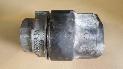 Корпус масляного фильтра TOYOTA AVENSIS T25 D4D