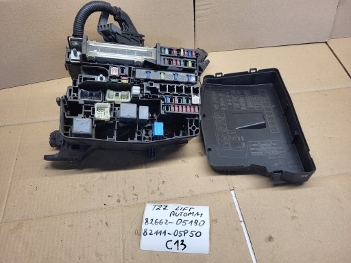 Коробка запобіжників toyota avensis t27 lift aut 82662-05190 82111-05p50
