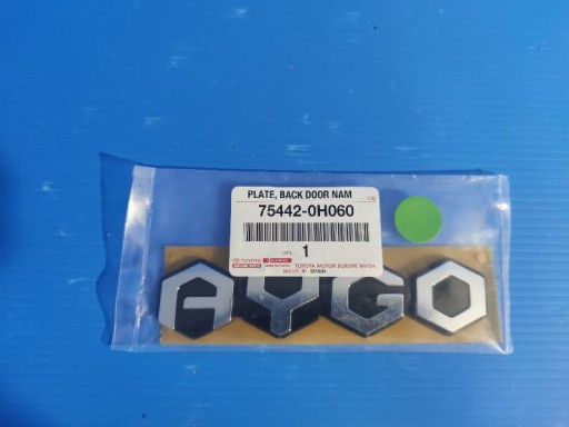 TOYOTA AYGO II 14-21 75442-0H060 БЕЙДЖ ЕМБЛЕМА