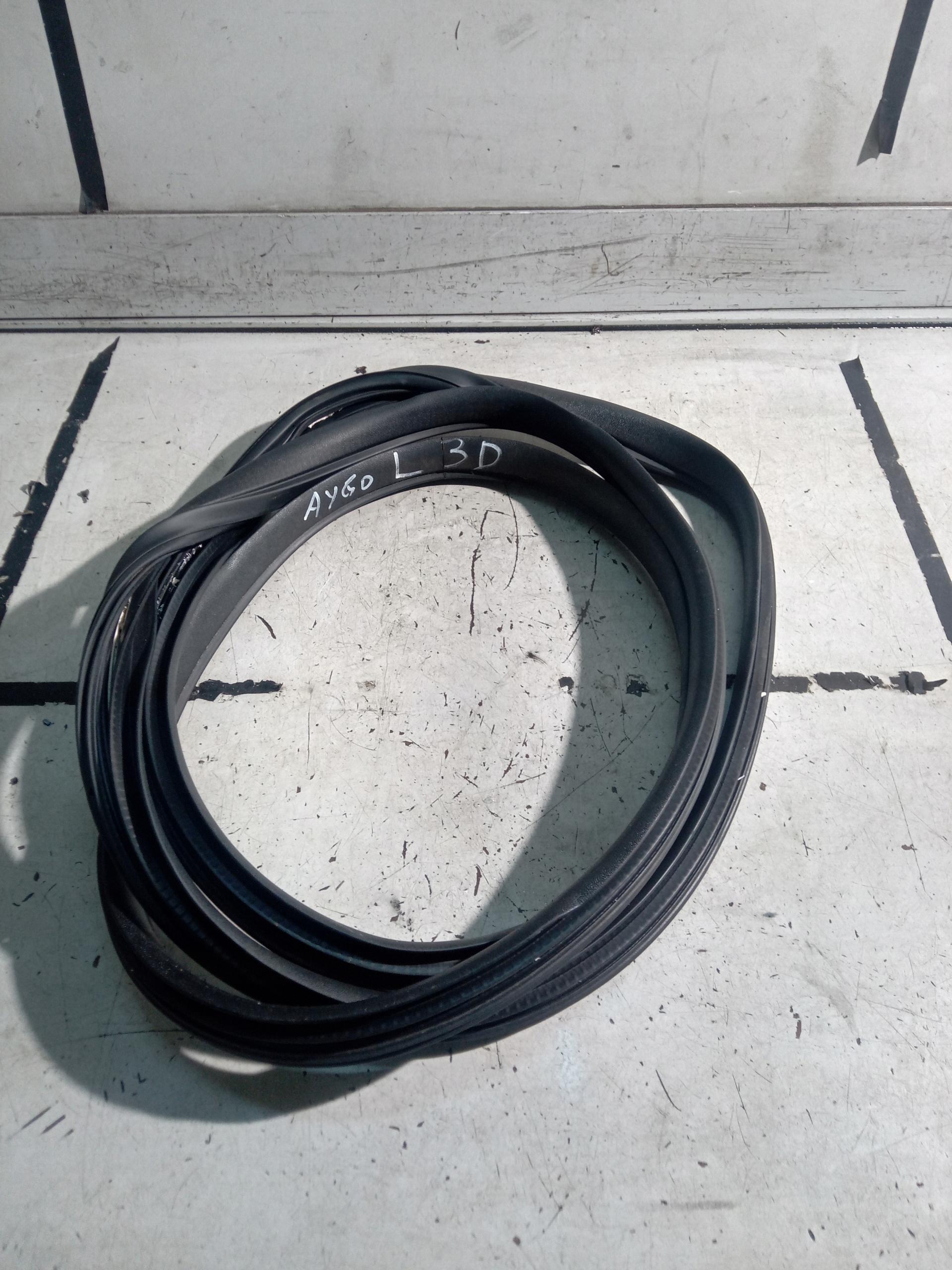 TOYOTA AYGO II 3D УЩІЛЬНЕННЯ ДВЕРІ ЛІВИЙ ПЕРЕДНІЙ