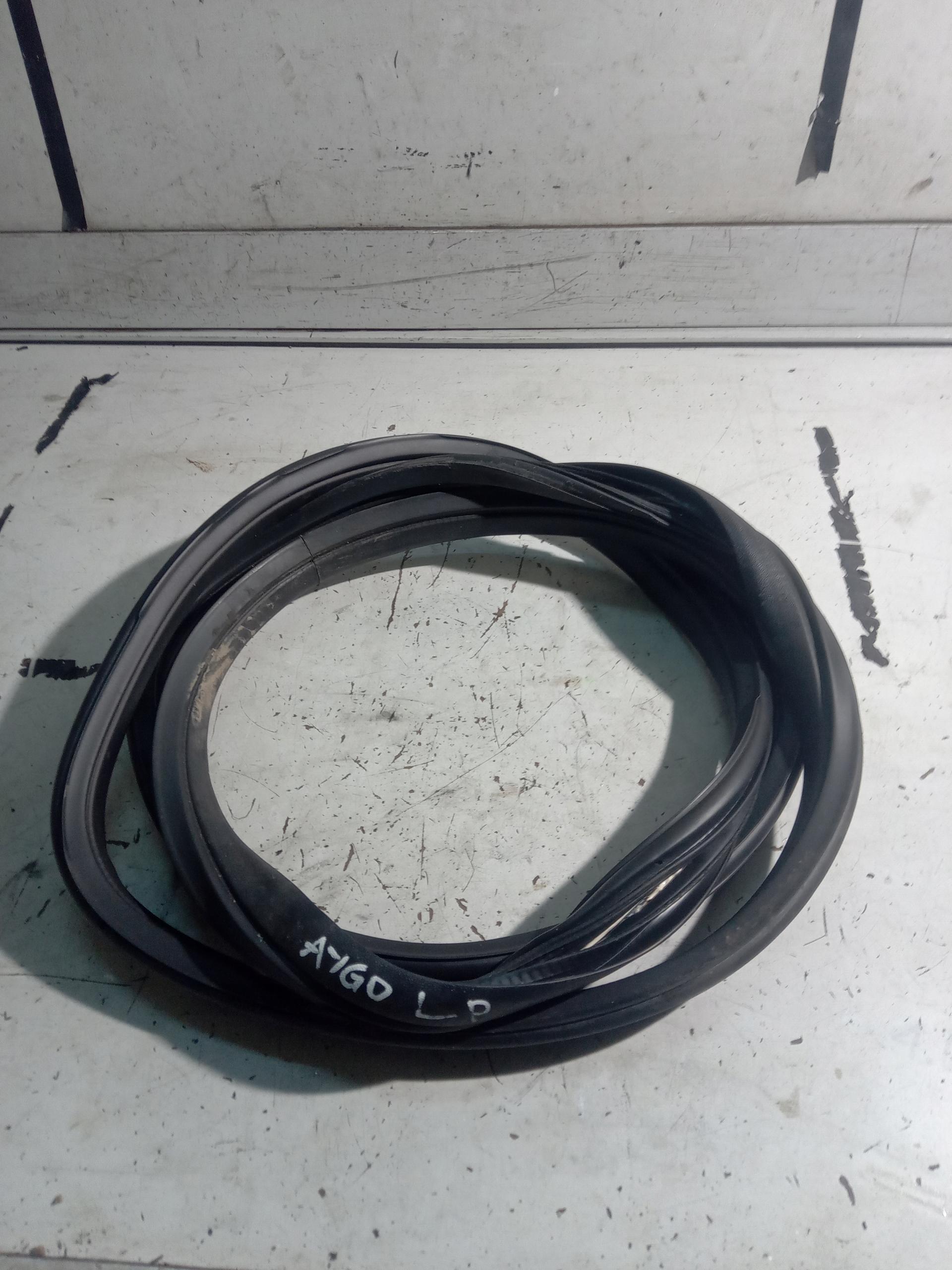 TOYOTA AYGO II УЩІЛЬНЕННЯ ДВЕРІ ЛІВИЙ ПЕРЕДНІЙ