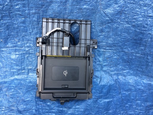 TOYOTA CAMRY VIII XV70 ИНДУКТИВНОЕ ЗАРЯДНОЕ УСТРОЙСТВО 861C0-33040