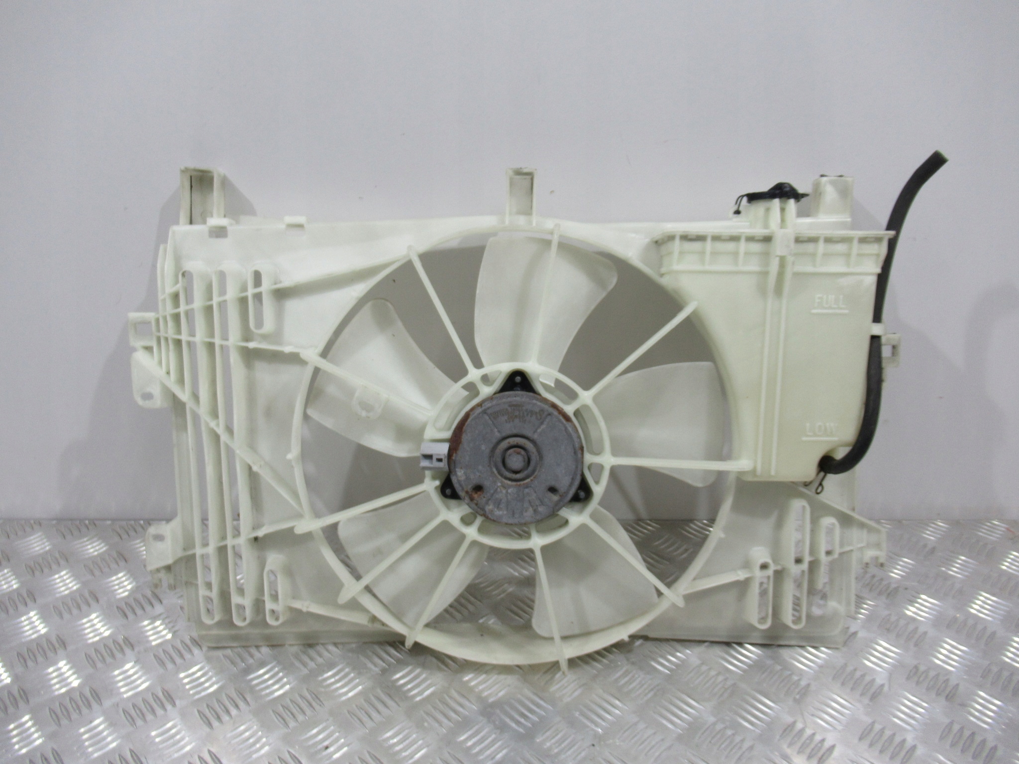 122750 7373 - TOYOTA COROLLA E12 1.4 1.6 вентилятор радиатора