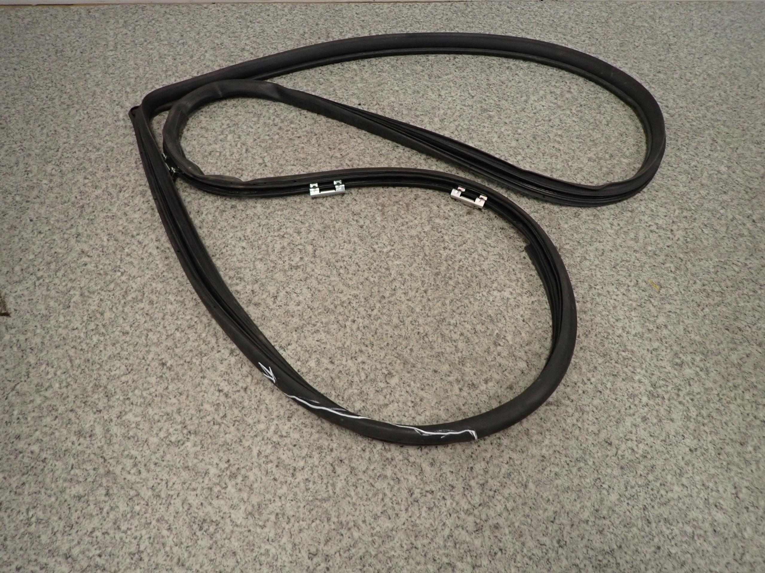 Toyota COROLLA E12 HB 02-07 ущільнення лівих дверей