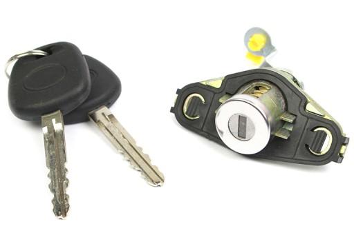 N0501341 A03 - Toyota COROLLA E12 вставка замка багажника