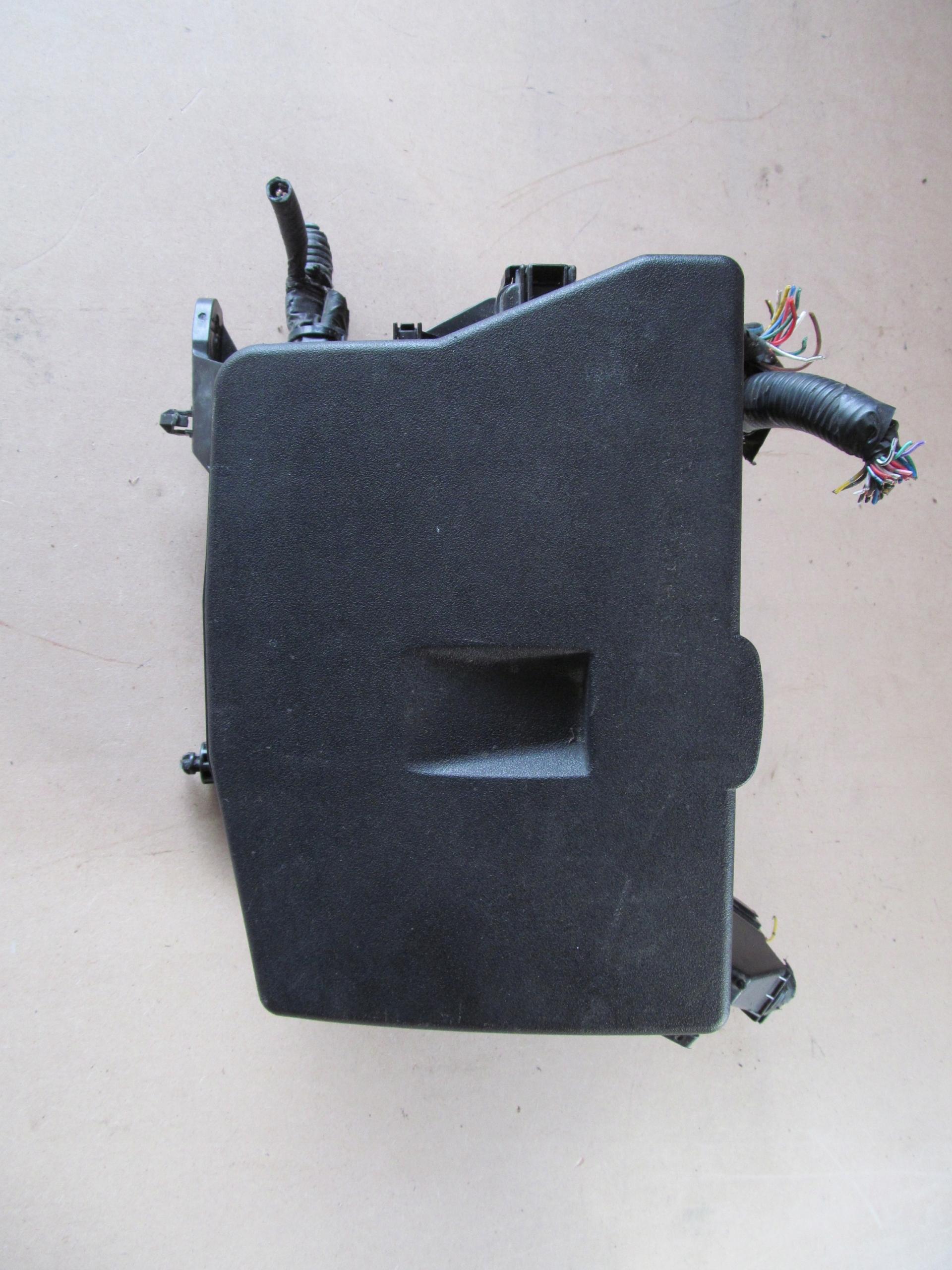 82662-12320 - TOYOTA COROLLA E15 1.4 06-блок запобіжників