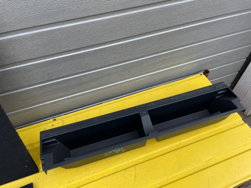 Toyota COROLLA E21 крышка ремня заднего универсала 5838702350