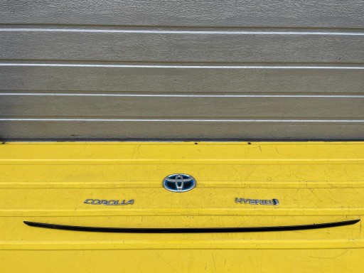 E21 - TOYOTA COROLLA COMBI НА КАПОТІ Е21