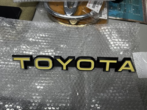 75321-90300 - ЕМБЛЕМА TOYOTA LAND CRUISER BJ40 FJ40 НА СІТЦІ