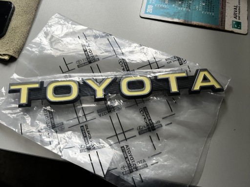 75321-90301 - ЕМБЛЕМА TOYOTA LAND CRUISER BJ40 FJ40 НА СІТЦІ