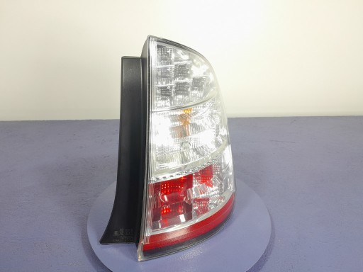 01 - Toyota Prius II 03- лампа ззаду праворуч