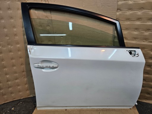 Toyota prius iii 09-15 дверной правый фронт 070