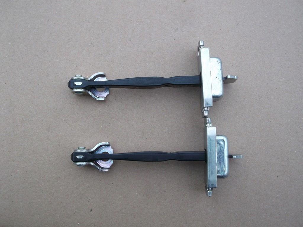 TOYOTA PRIUS IV ЗАДНІЙ ОБМЕЖУВАЧ ДВЕРЕЙ