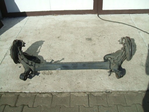 Toyota prius plus + підвіска задній міст задня підвіска балка