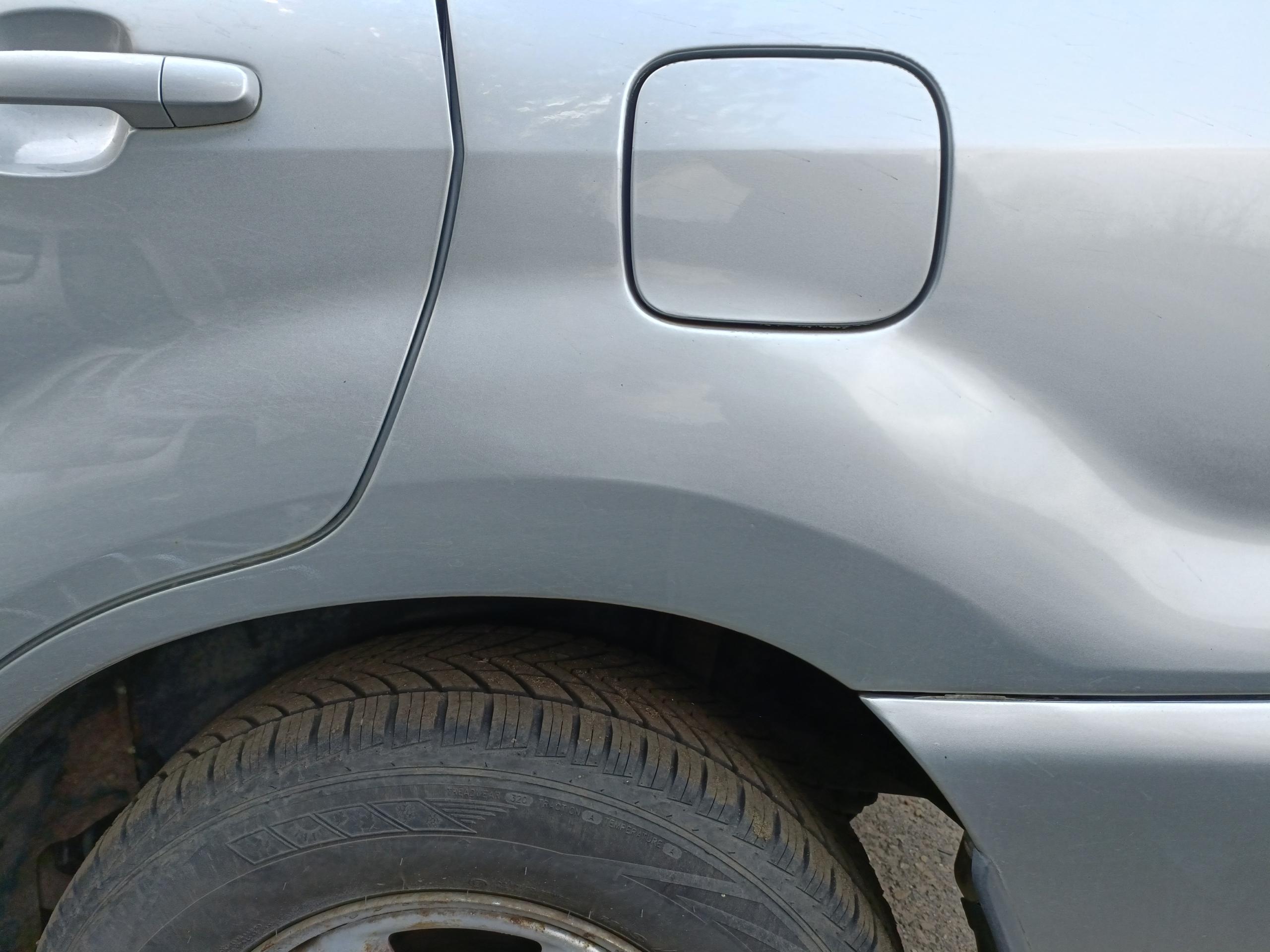 TOYOTA RAV-4 II КРЫШКА ТОПЛИВНОГО БАКА 1D4