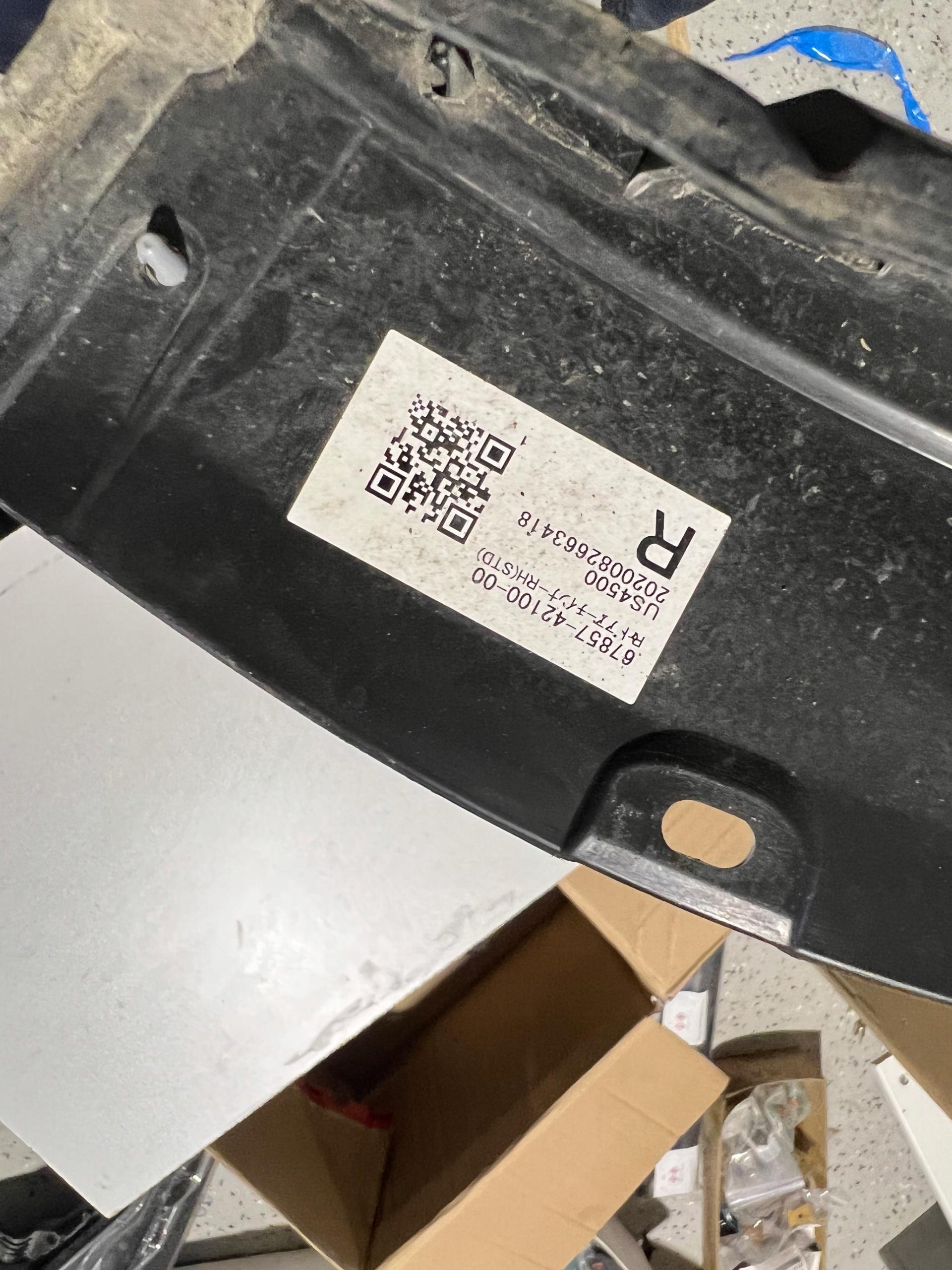 75073-42040-00 - TOYOTA RAV4 2019 - 19-МОЛДИНГ ПРАВОЙ ПЕРЕДНЕЙ ДВЕРИ