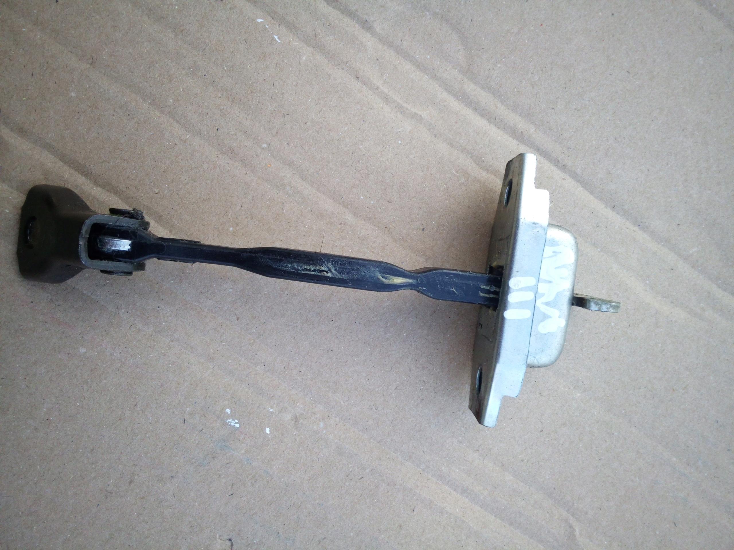 TOYOTA RAV4 III 06-12 ограничитель двери левый передний