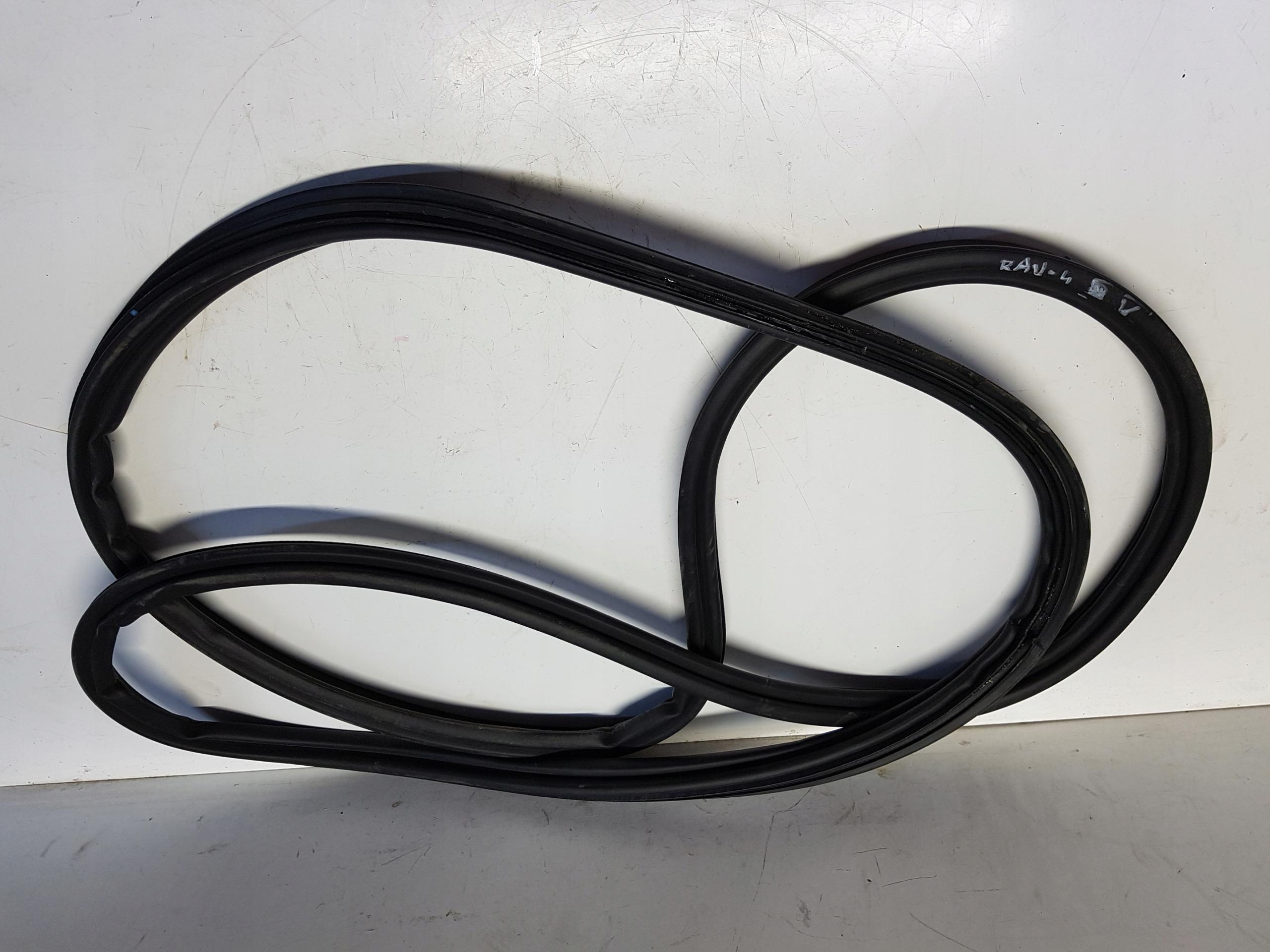 УПЛОТНЕНИЕ БАГАЖНИКА TOYOTA RAV4 V