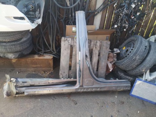 TOYOTA SIENNA 11-20 Стійка B права, поріг