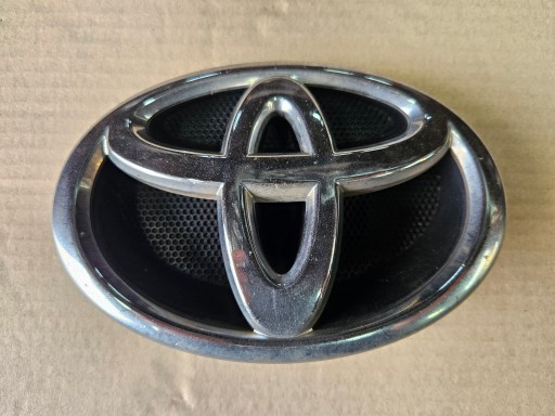 09 - TOYOTA VERSO 09-12 ЗНАЧОК З ЛОГОТИПОМ В БАМПЕРІ