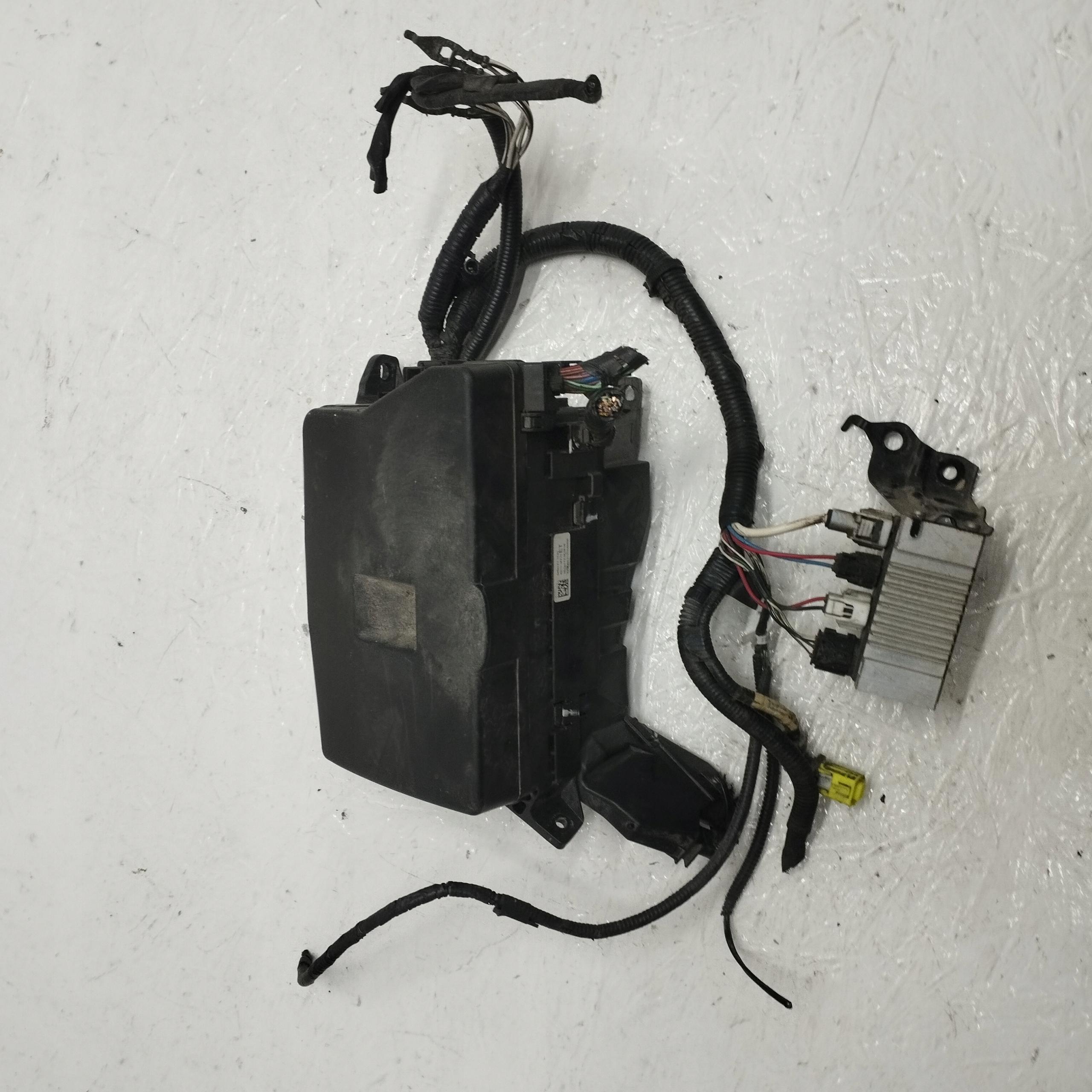 TOYOTA VERSO БЛОК ЗАПОБІЖНИКІВ 82111-0FF70ET