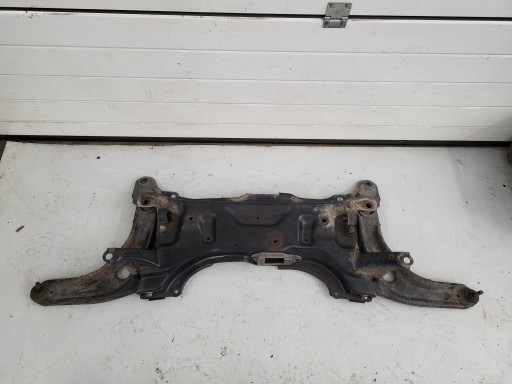 Toyota yaris ii передня балка візок сани важелі