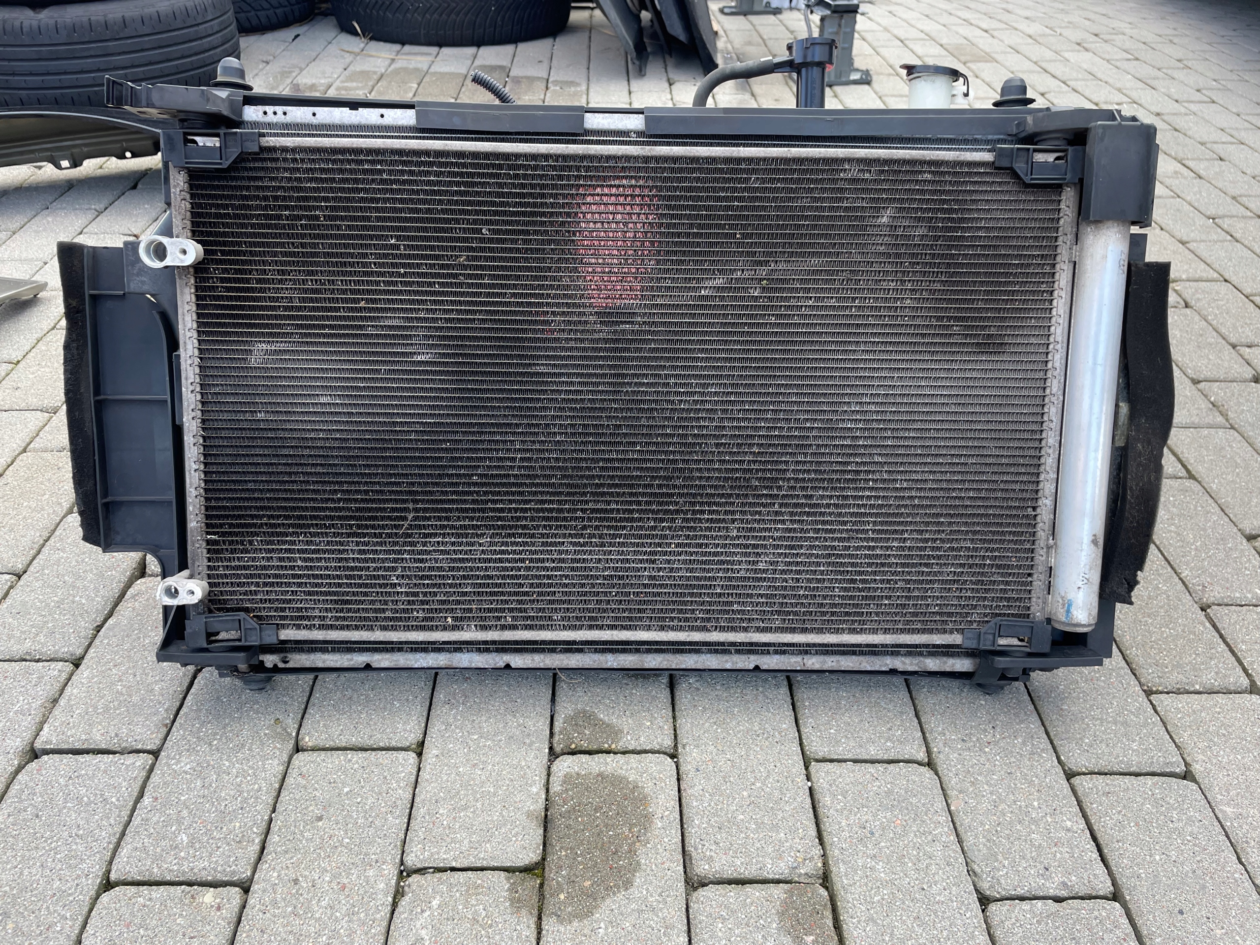 16040-0M090 - TOYOTA YARIS III 1.5 ГИБРИДНЫЙ ВЕНТИЛЯТОР РАДИАТОРА