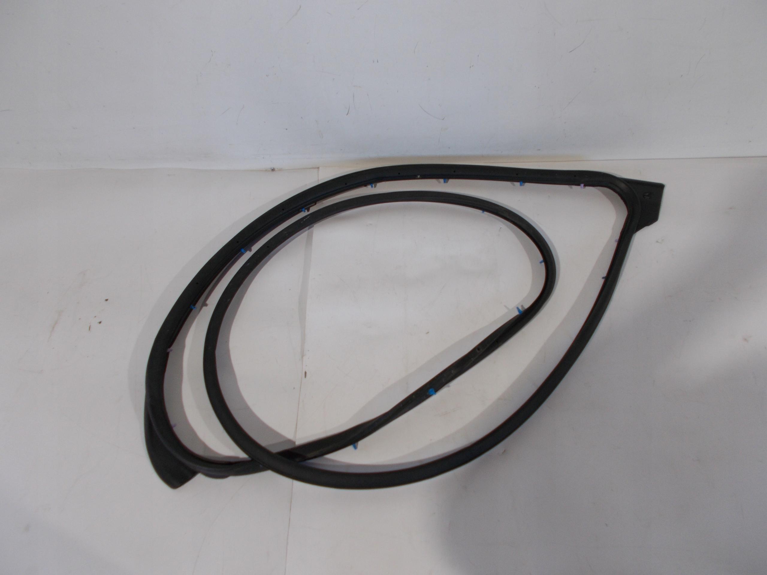 TOYOTA YARIS IV 20-ПРОКЛАДКА ДВЕРИ ПРАВАЯ ПЕРЕДНЯЯ