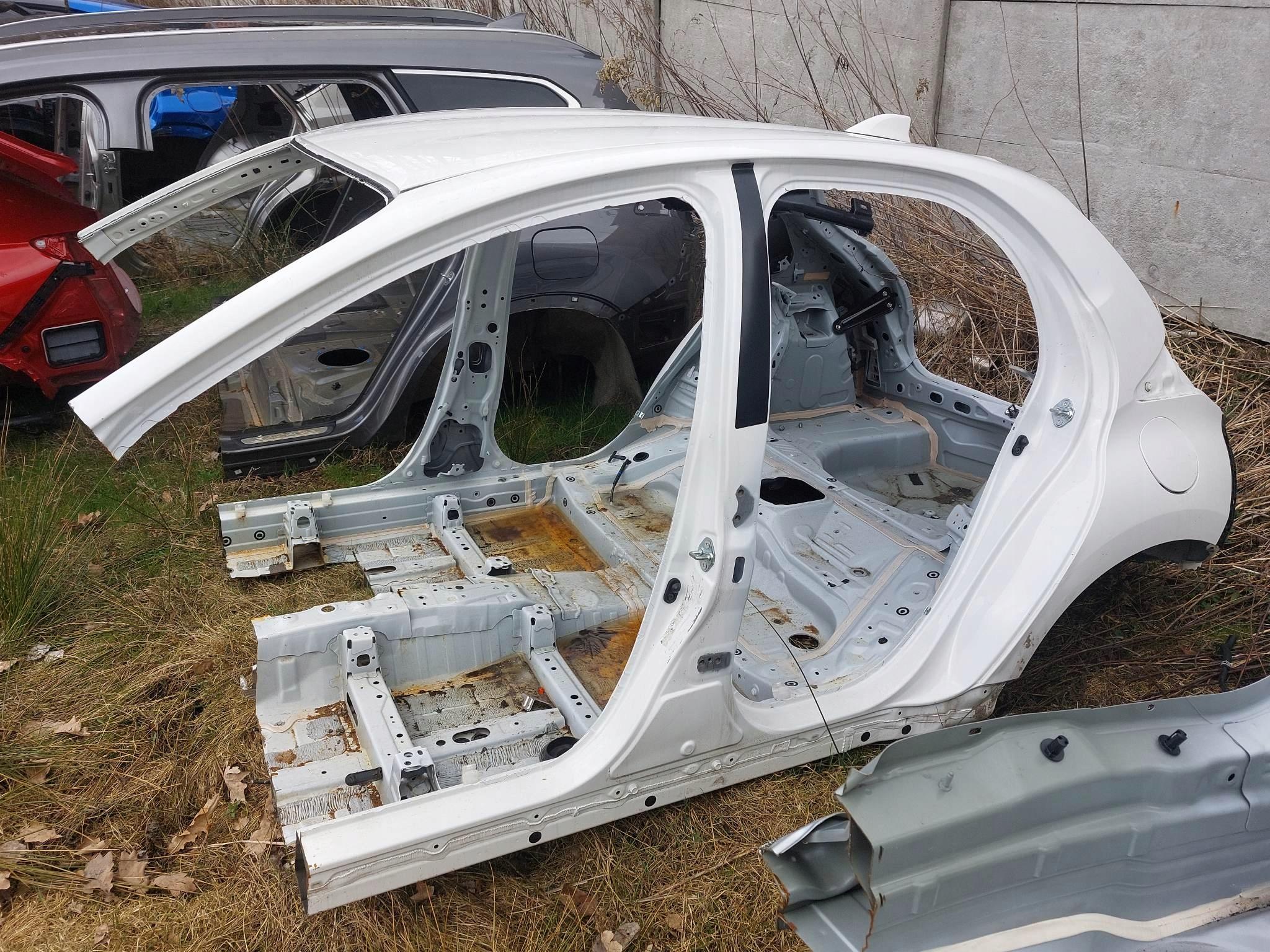 5425698 - TOYOTA YARIS ЗАДНІЙ ДАХ