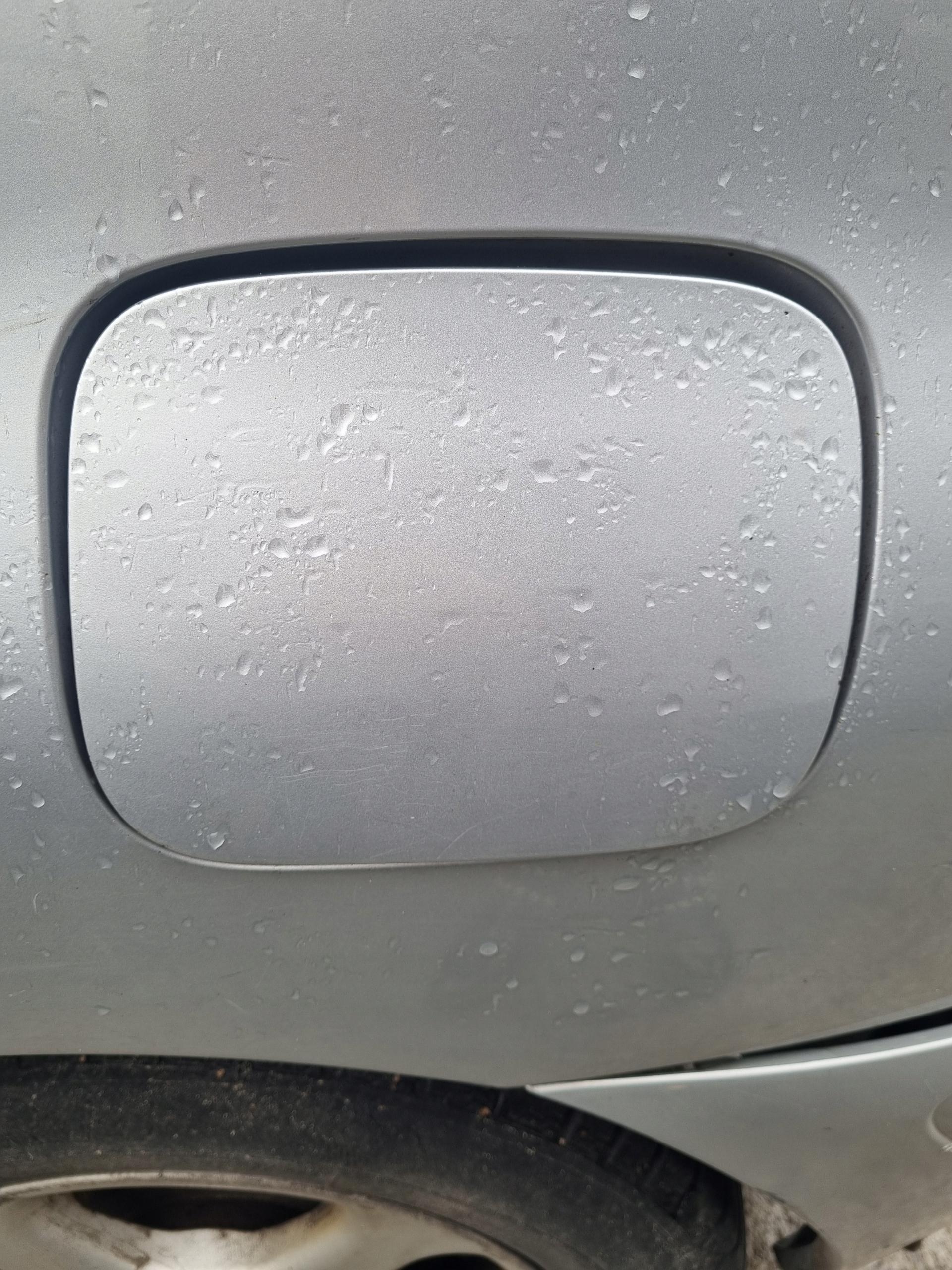 TOYOTA YARIS VERSO 99-05 КРИШКА ПАЛИВНОГО БАКА 1E7