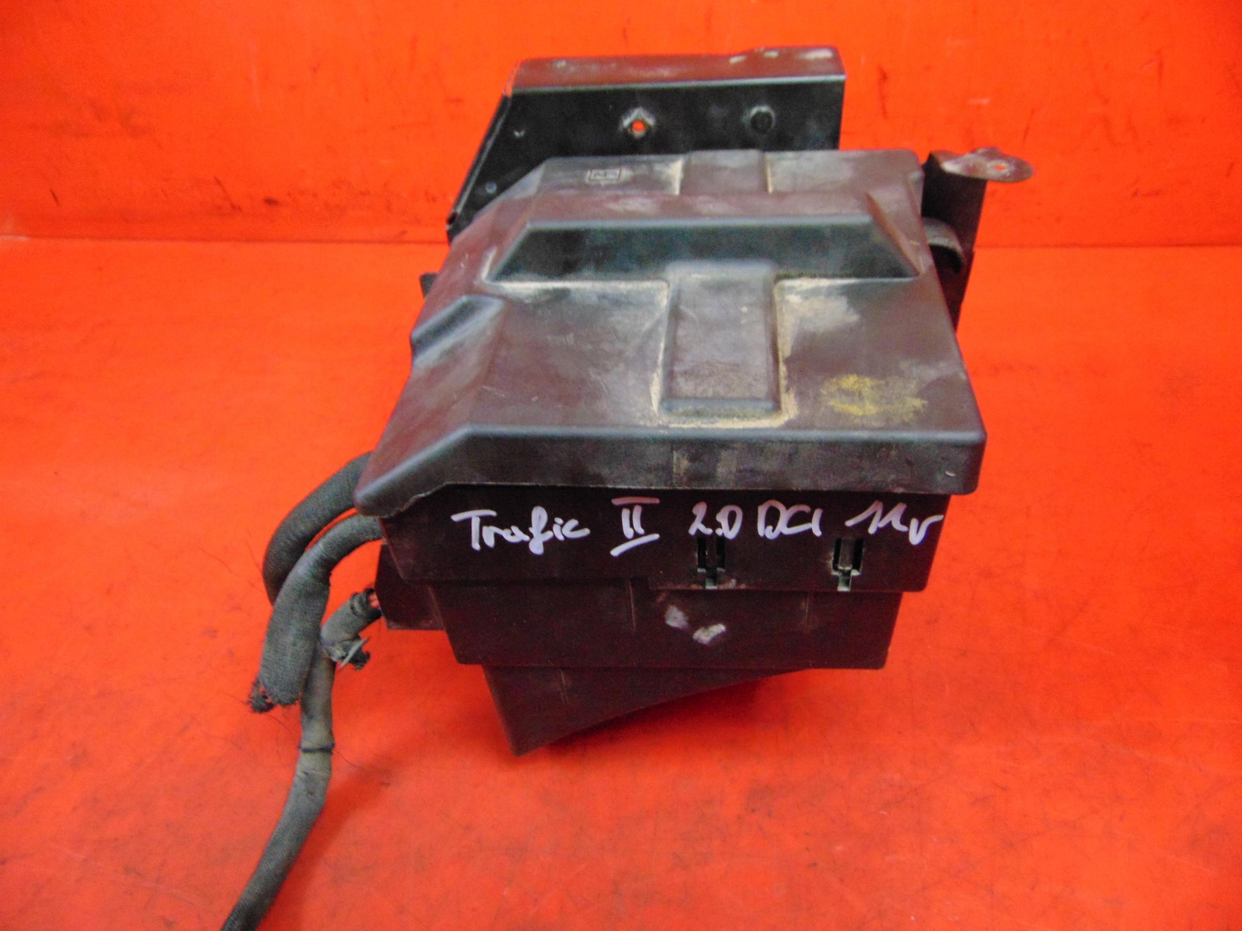 2.0 - TRAFIC II VIVARO КОРПУС БЛОК ПРЕДОХРАНИТЕЛЕЙ