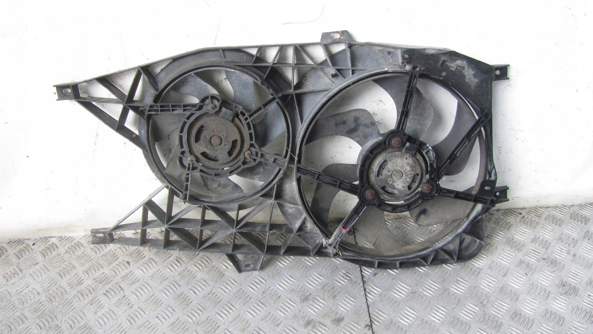 054/124 - TRAFIC VIVARO II 2.5 ВЕНТИЛЯТОРЫ РАДИАТОРА 06-14