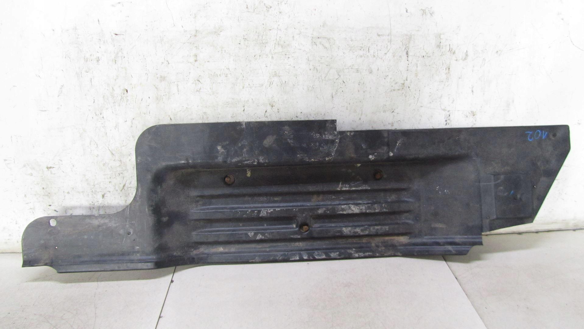 225/102 - TRAFIC VIVARO II НАКЛАДКА НА ПОРІГ ЗАДНЯ ПРАВА ЗАДНЯ 01-14